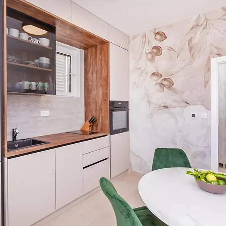 4 Star Apartment
