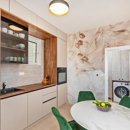 4 Star دوبروفينك